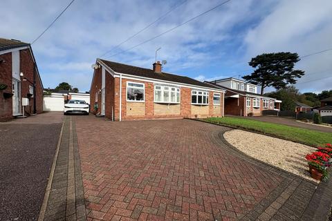 2 bedroom bungalow to rent, Kilmorie Road, Cannock, WS11