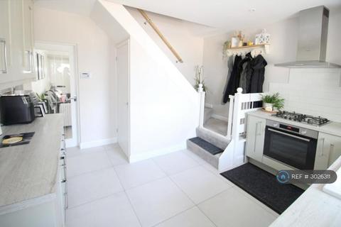 2 bedroom end of terrace house to rent, Amblecote Road, Brierley Hill, DY5