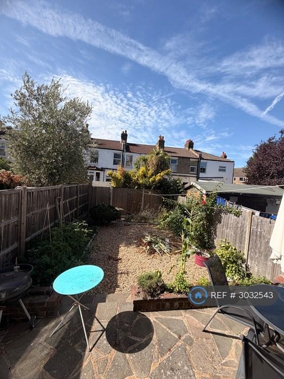 House in London - View 5