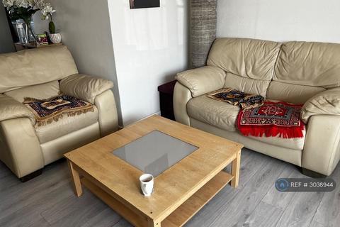 3 bedroom end of terrace house to rent, Keats Way, West Drayton, UB7