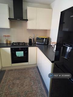 3 bedroom terraced house to rent, Sheerwater Road, Woking, GU21