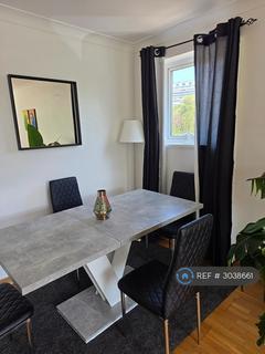 3 bedroom terraced house to rent, Sheerwater Road, Woking, GU21