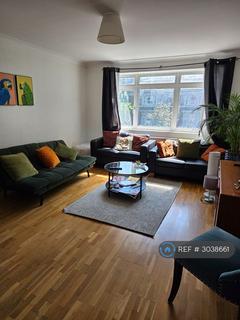 3 bedroom terraced house to rent, Sheerwater Road, Woking, GU21