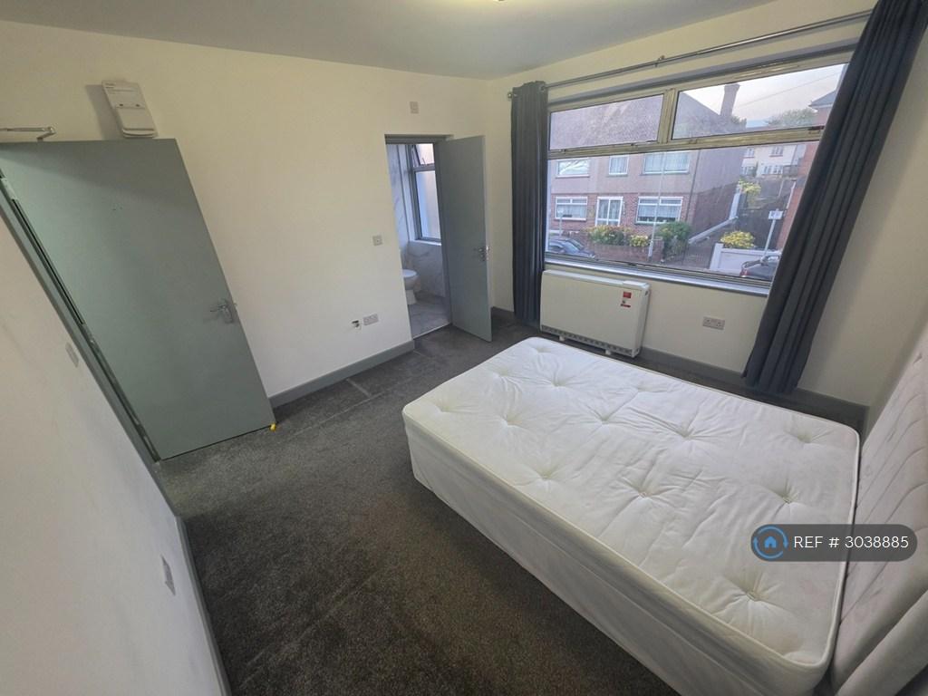 Apartment in Romford - View 2