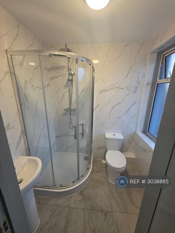 Apartment in Romford - View 4
