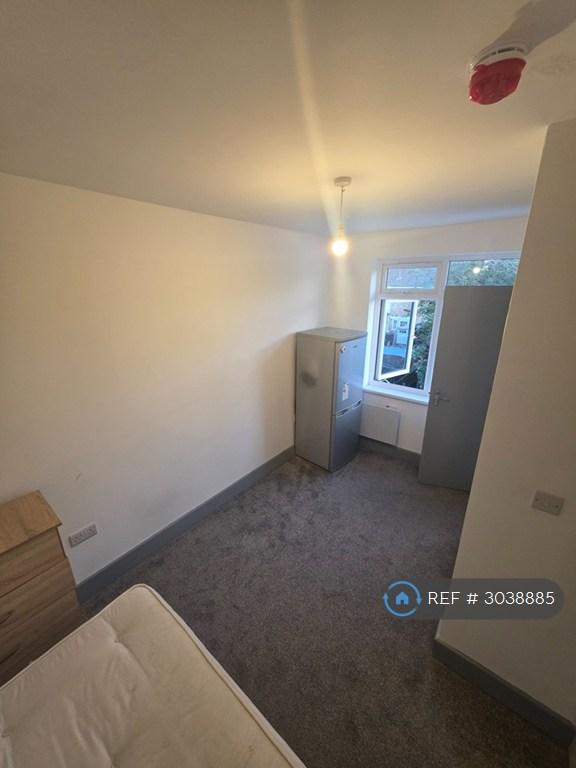 Apartment in Romford - View 5