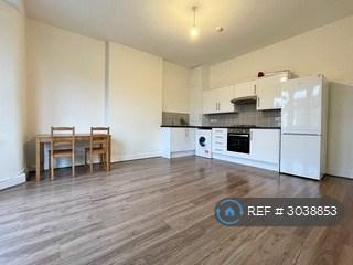 Apartment in London, Leytonstone - View 2