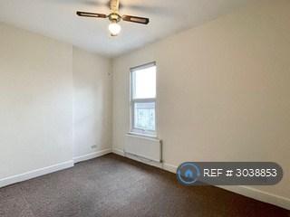 Apartment in London, Leytonstone - More
