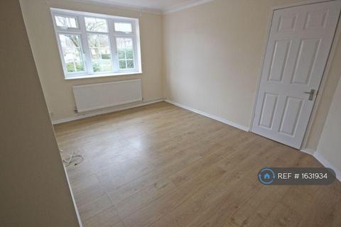 3 bedroom terraced house to rent, Chesford Road, Luton, LU2