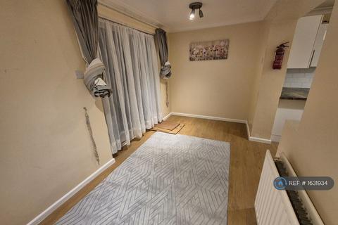 3 bedroom terraced house to rent, Chesford Road, Luton, LU2