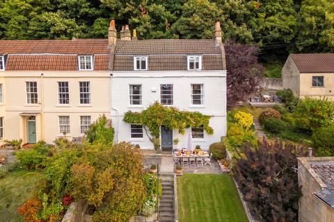 5 bedroom semi-detached house for sale