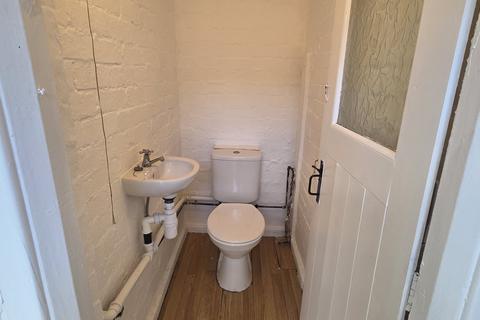 2 bedroom semi-detached house to rent, Chesterfield Road, North Wingfield, S42