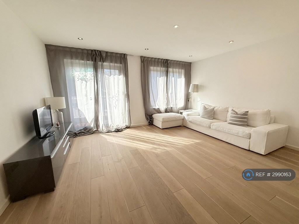 House in London, St. George in the East, Wapping - View 2