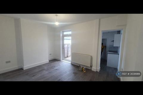 3 bedroom terraced house to rent, Miriam Road, London, SE18