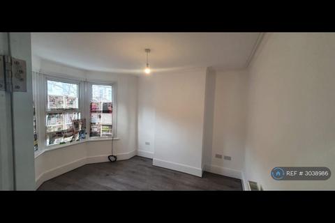 3 bedroom terraced house to rent, Miriam Road, London, SE18