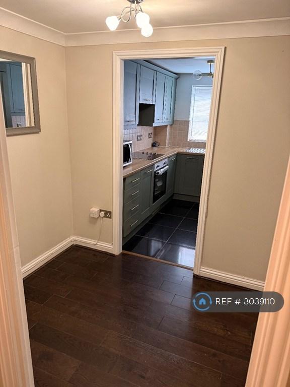 Apartment in Sunbury-On-Thames - View 2