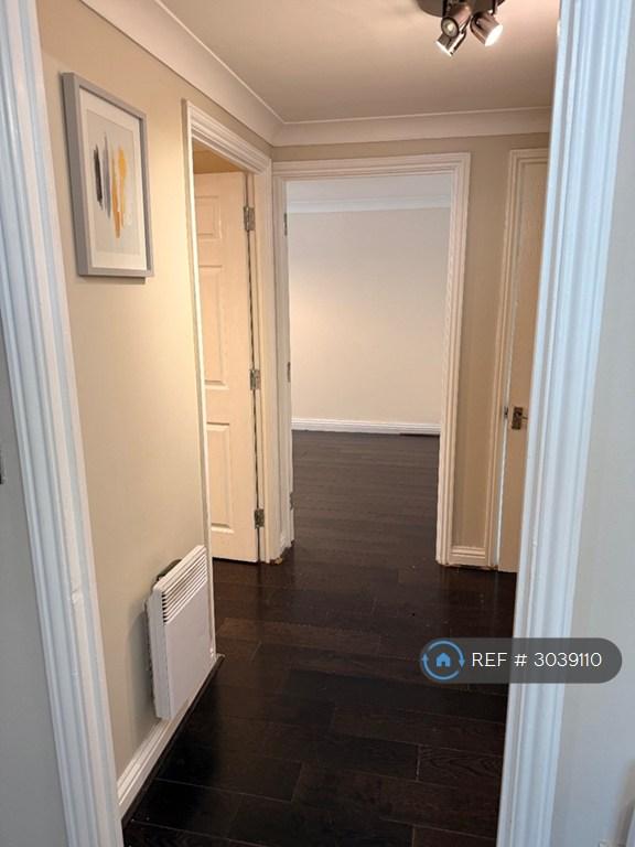 Apartment in Sunbury-On-Thames - View 3