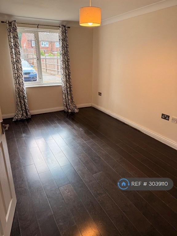 Apartment in Sunbury-On-Thames - View 4