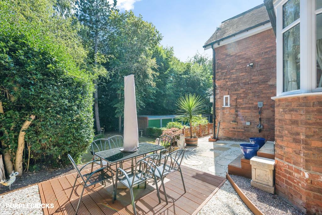 Apartment in Sutton Coldfield, Driffold - View 5