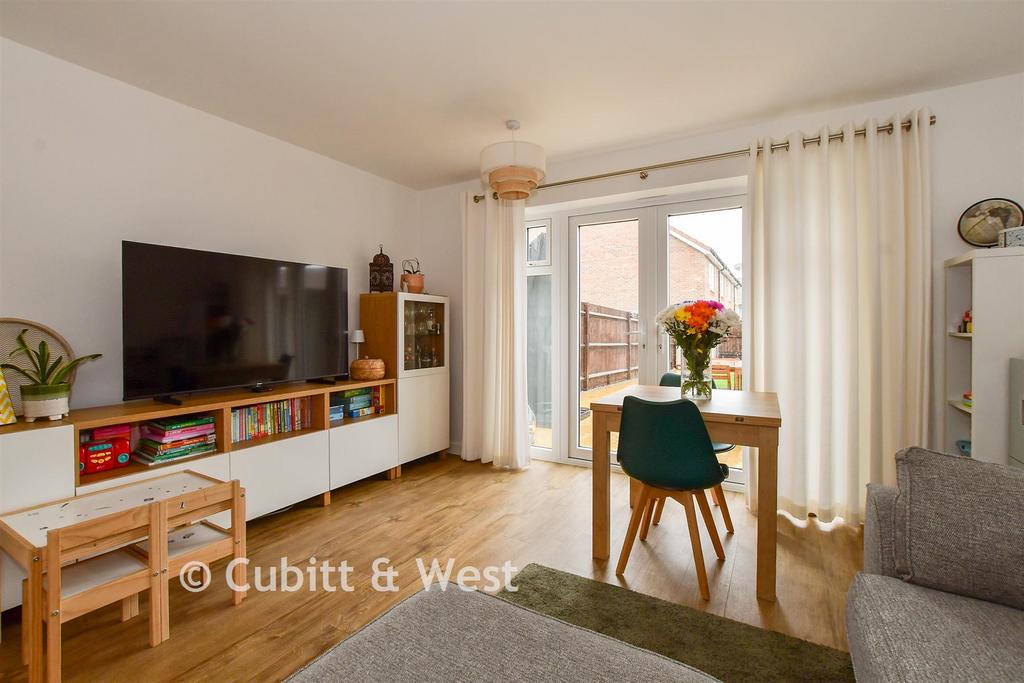 House in Crawley - View 4