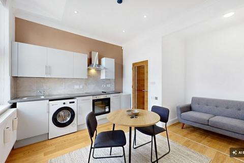3 bedroom flat to rent, High Road, London NW10