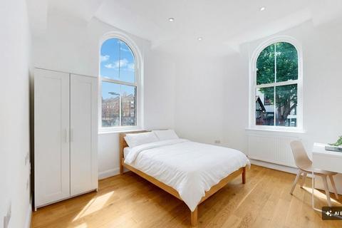 3 bedroom flat to rent, High Road, London NW10