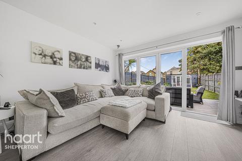 4 bedroom semi-detached house for sale, Adelaide Road, Ashford