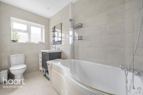 4 bedroom semi-detached house for sale, Adelaide Road, Ashford