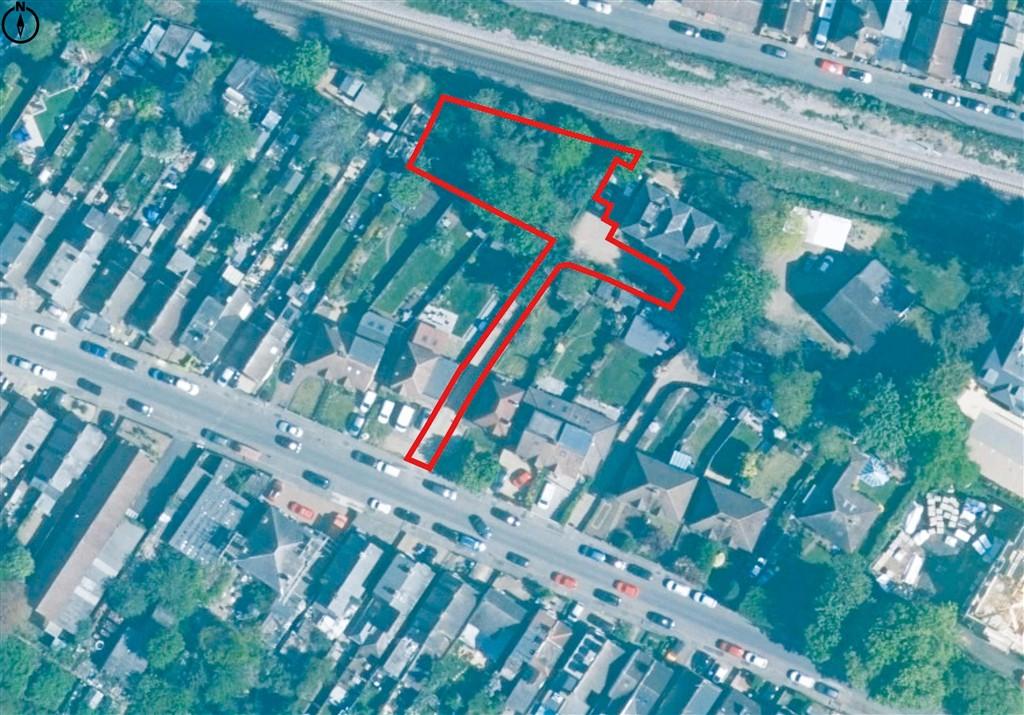 Wendover Road, STAINES-UPON-THAMES - View 2