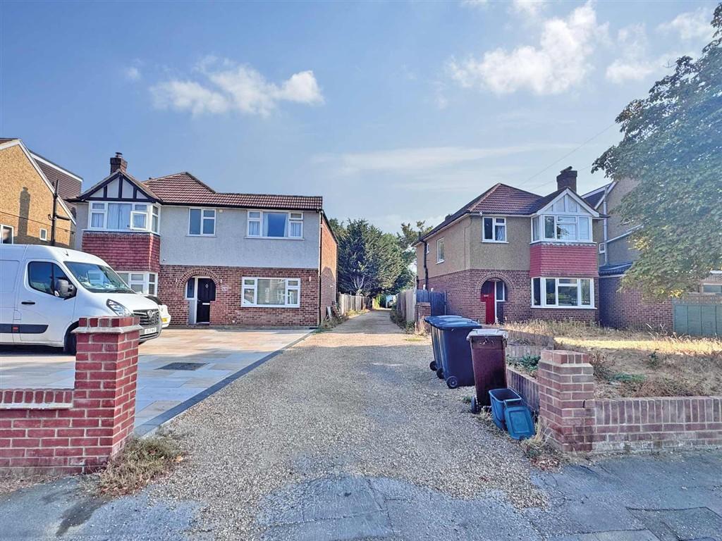 Wendover Road, STAINES-UPON-THAMES - View 4
