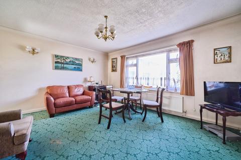 2 bedroom flat for sale, Snakes Lane, Woodford Green, IG8