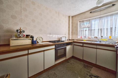 2 bedroom flat for sale, Snakes Lane, Woodford Green, IG8