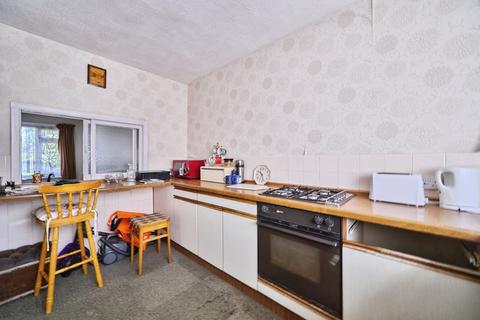 2 bedroom flat for sale, Snakes Lane, Woodford Green, IG8