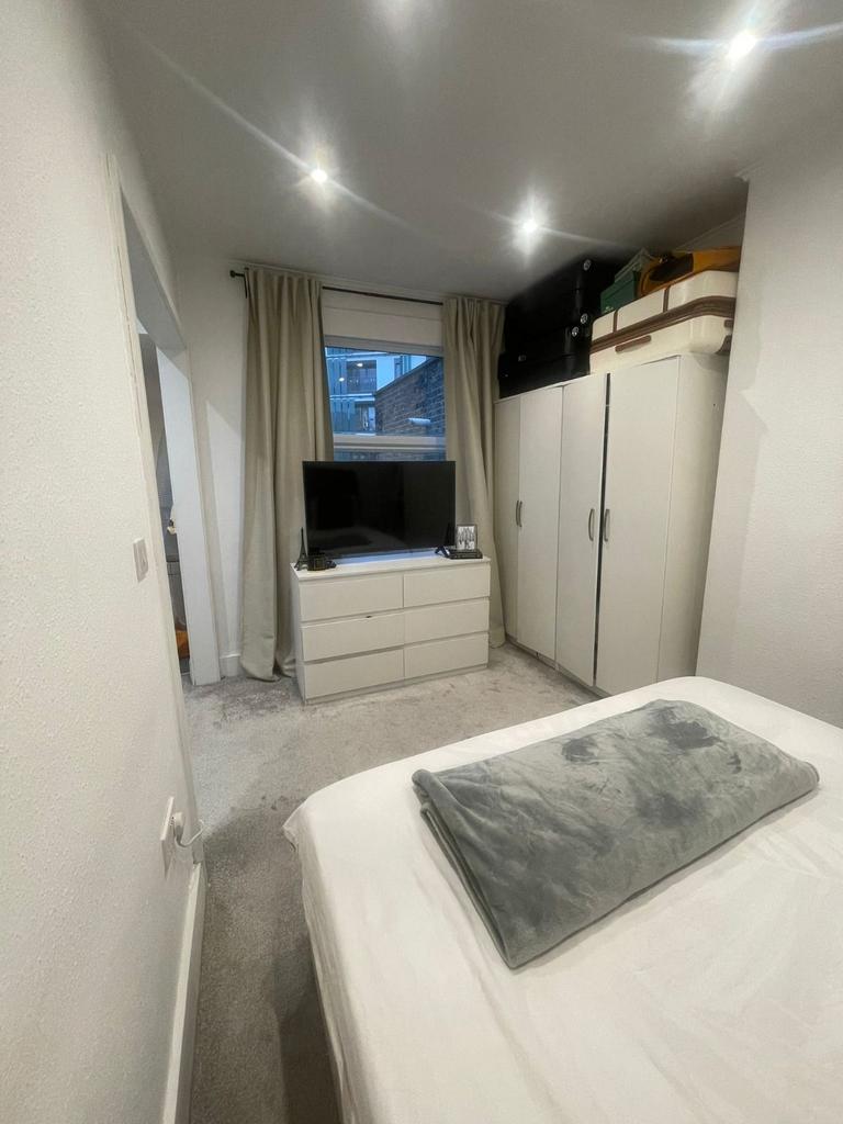 Apartment in London, Wandsworth - More