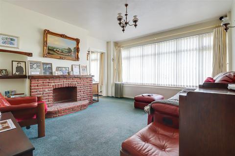 4 bedroom chalet for sale, The Fairway, Leigh-on-Sea SS9