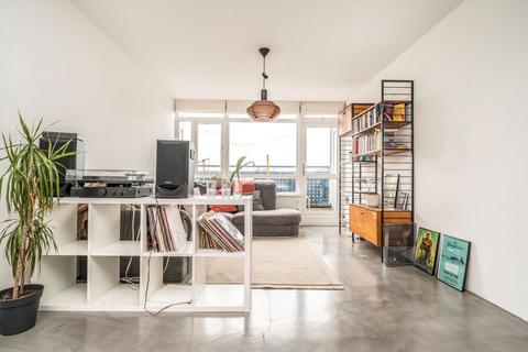 2 bedroom flat for sale, Bradstock Road, London E9