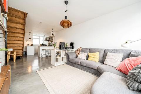 2 bedroom flat for sale, Bradstock Road, London E9