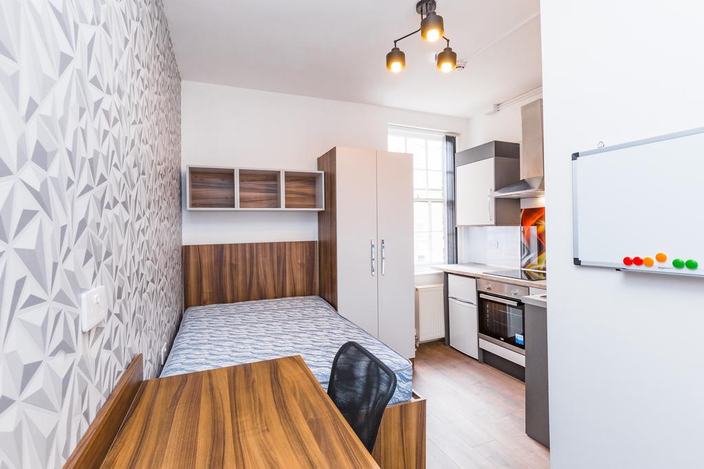 Apartment in Newcastle upon Tyne, Tyne and Wear - View 3