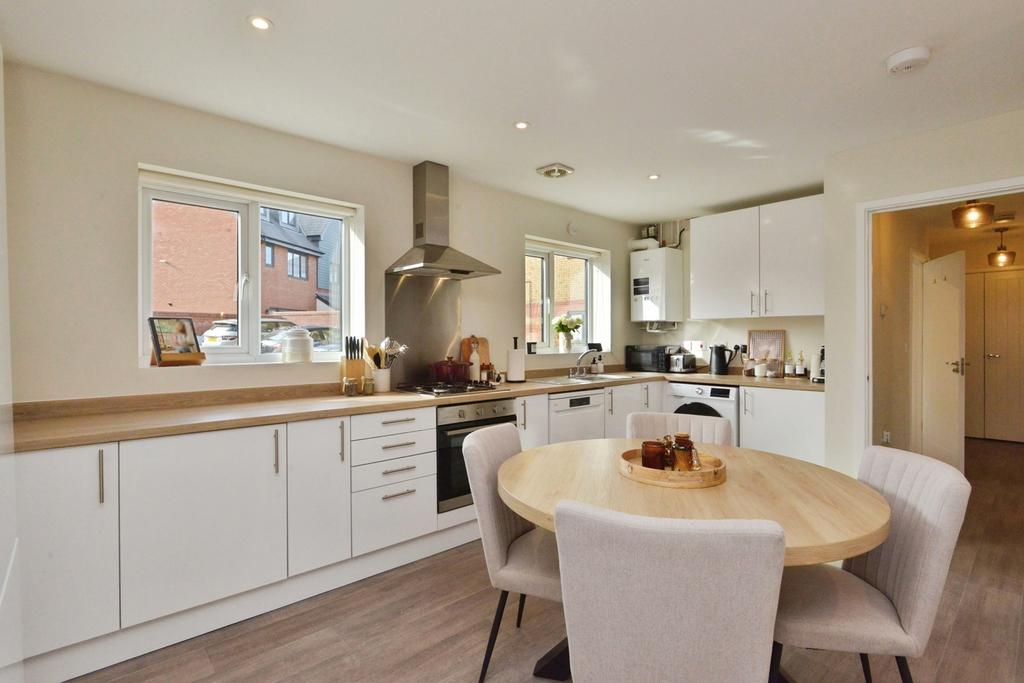 Apartment in Buckinghamshire - View 3