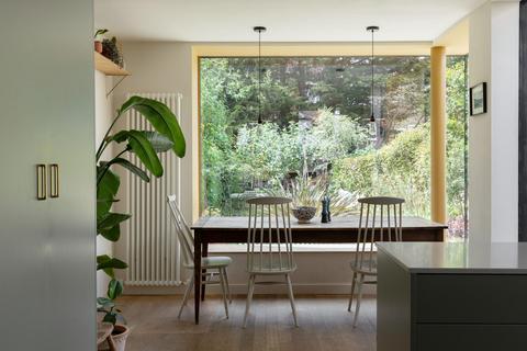 3 bedroom terraced house for sale, Gellatly Road, London