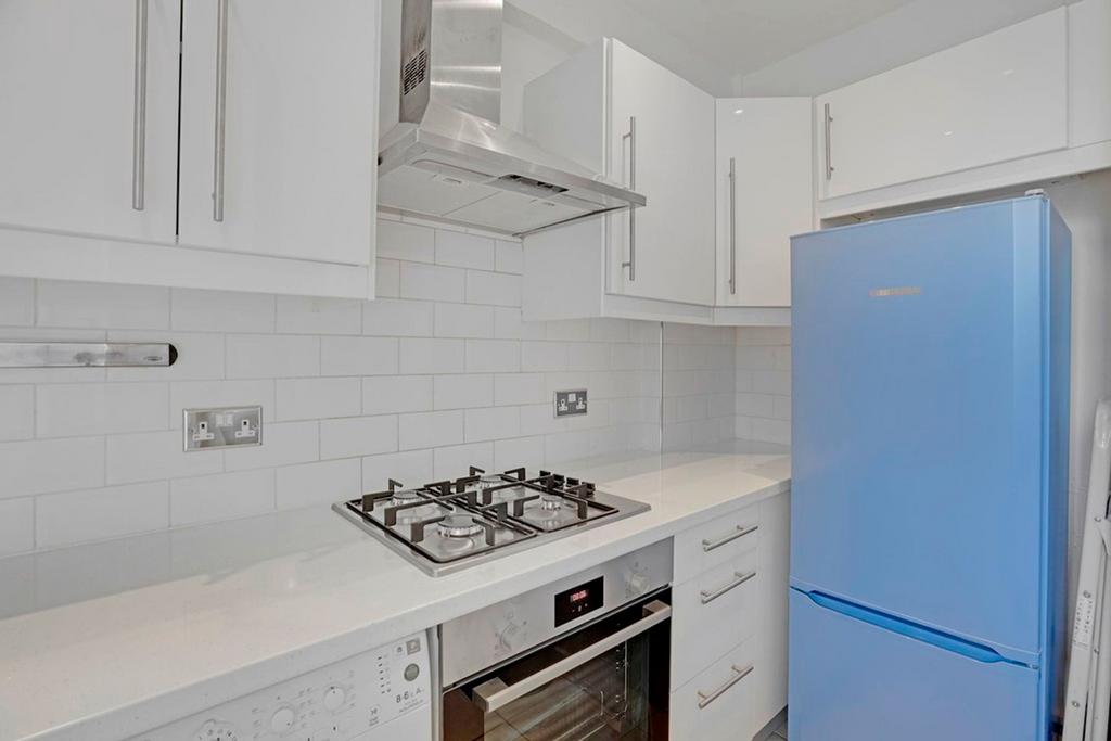 Apartment in London - View 5