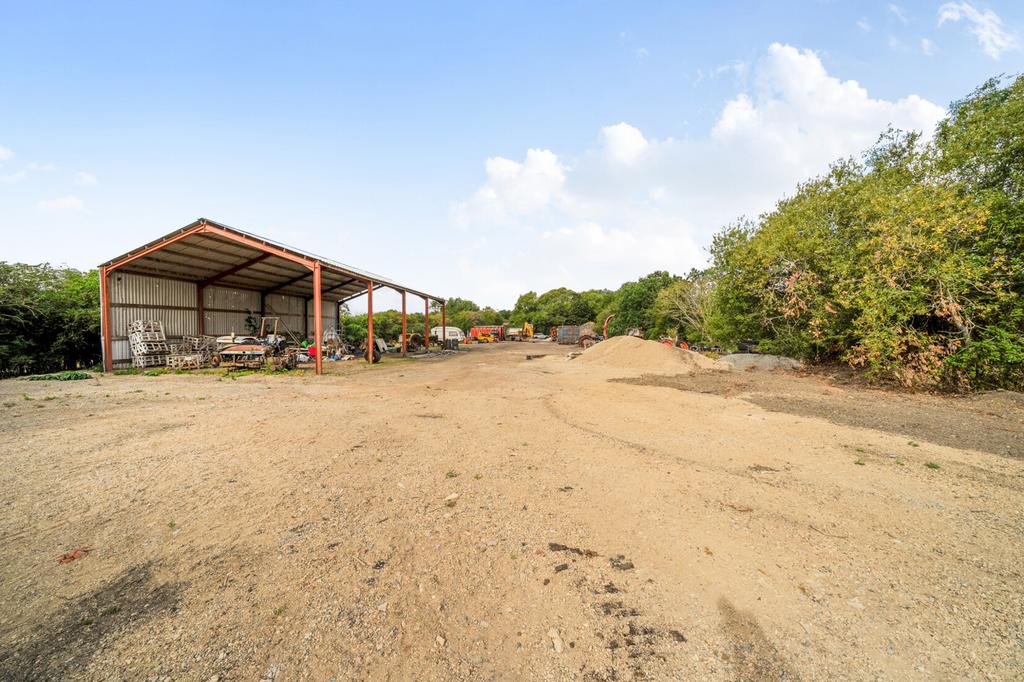 Land With Yard and Barn Lying To The East Of Cumnor Road, Filchampstead, Oxford - View 3