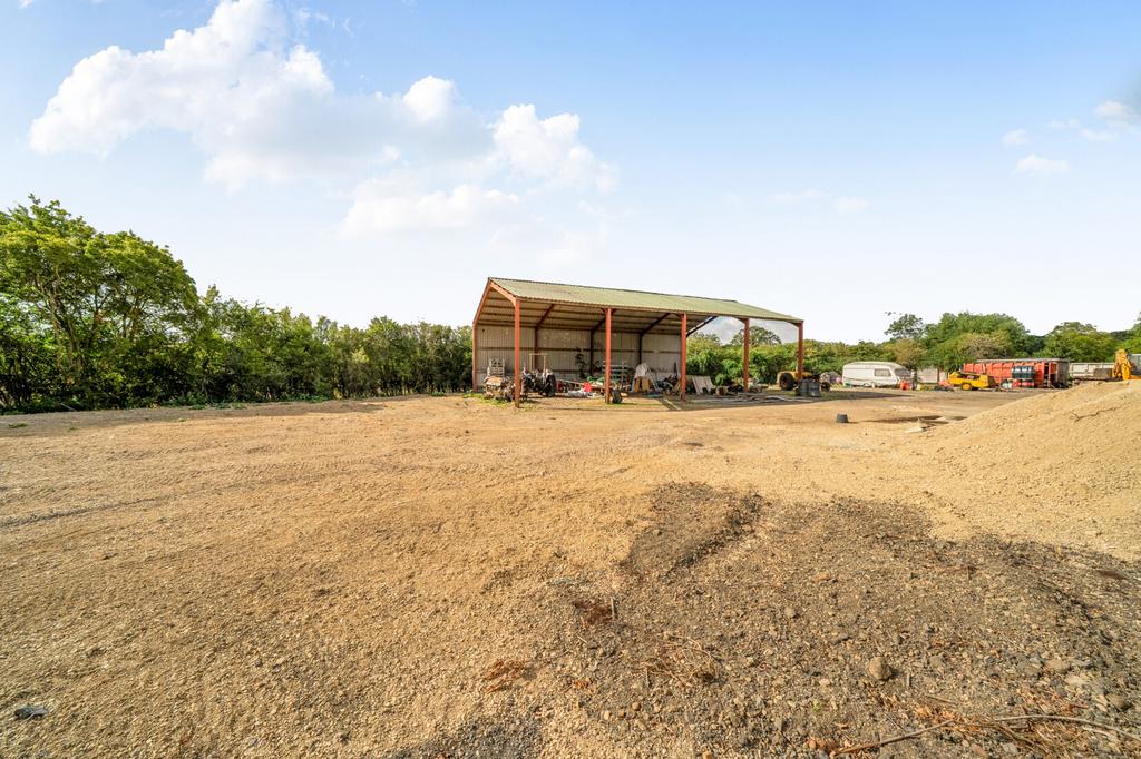 Land With Yard and Barn Lying To The East Of Cumnor Road, Filchampstead, Oxford - View 4