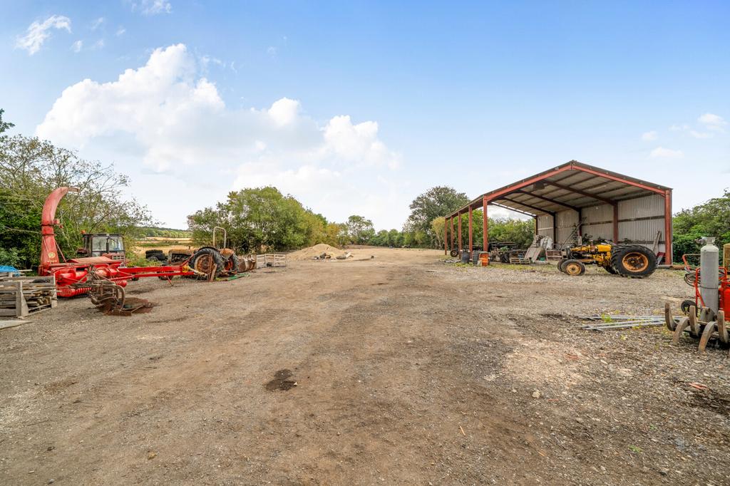 Land With Yard and Barn Lying To The East Of Cumnor Road, Filchampstead, Oxford - View 5