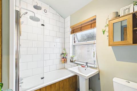 2 bedroom terraced house to rent, Ealing Avenue, Manchester M14