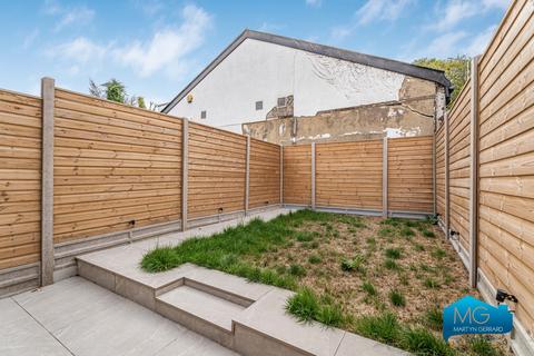 4 bedroom semi-detached house to rent, Brunswick Crescent, New Southgate, London, N11