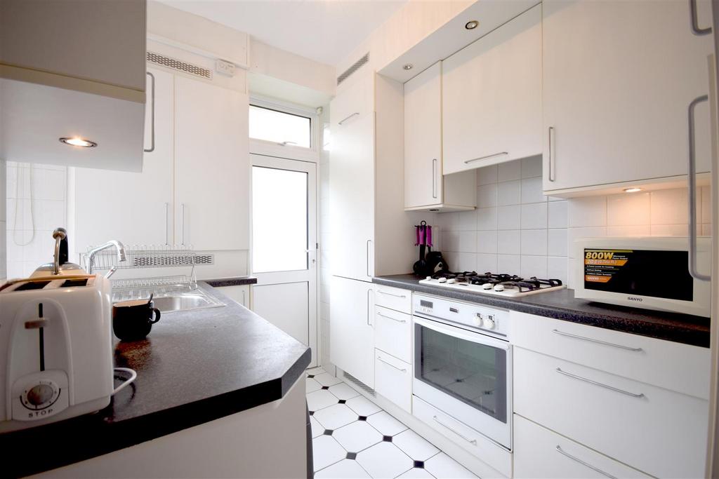Apartment in London - More