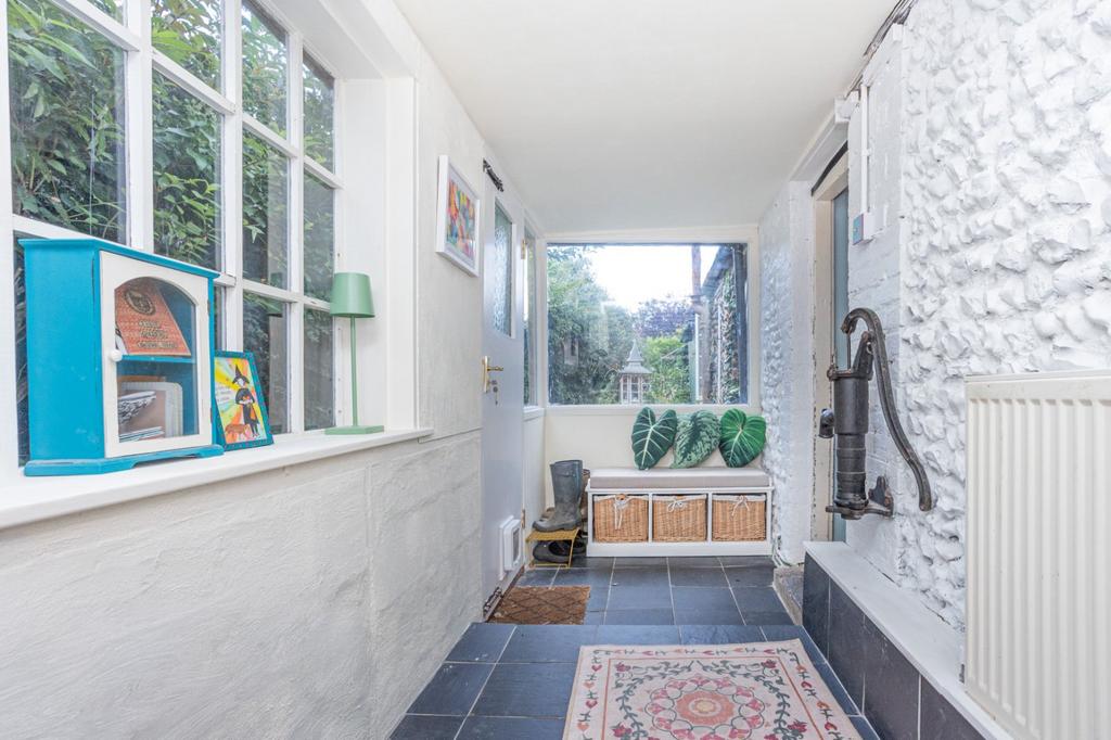 House in Margate - More