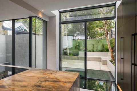 2 bedroom terraced house to rent, Glebe Place, Chelsea SW3