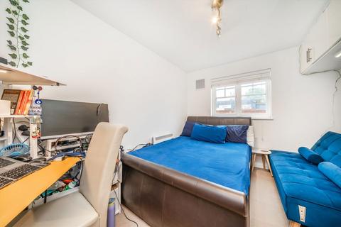 undefined, Perkin Close, Hounslow TW3